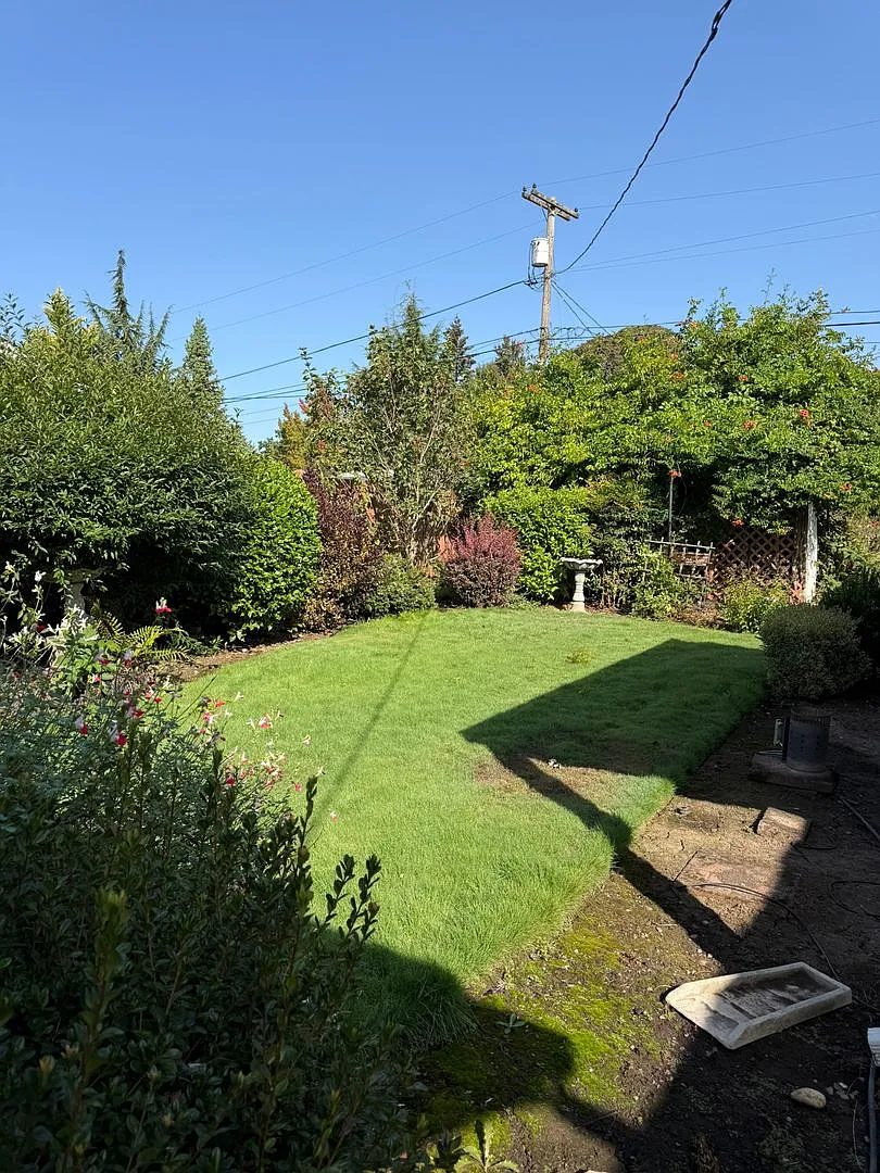 Beautifully Landscaped Single Level House in Well Established NE Salem Neighborhood - Pet Friendly — Photo 4