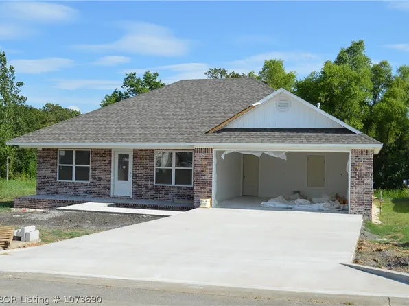 201 Arcadia Dr, Poteau, OK 74953
