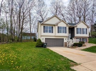 1154 Eaton Dr, Akron, OH 44312