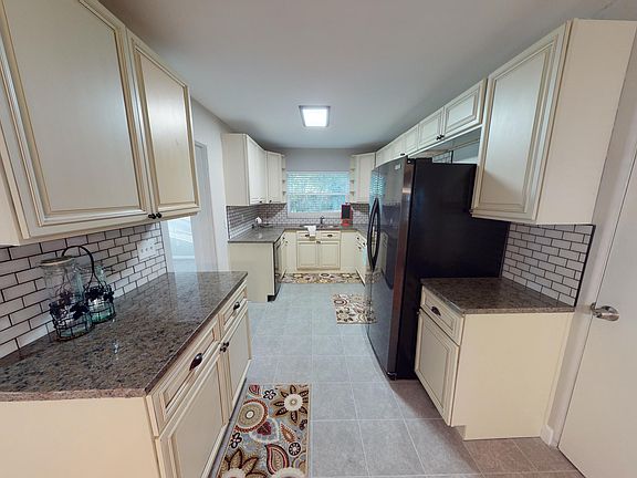 5th image of 1461 Redbud Ln