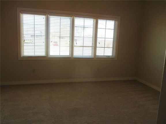 3rd image of 2623 Everest Ave