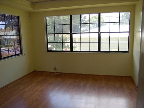 4th image of 1015 Mississippi Ave