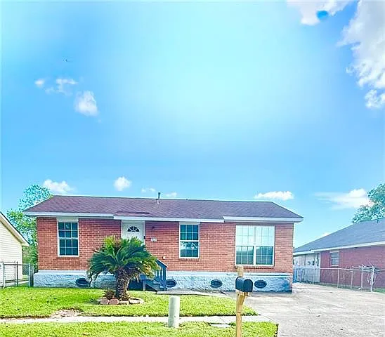 3 bed, 2.0 bath, 1221 sqft, $2,000 — Photo 1
