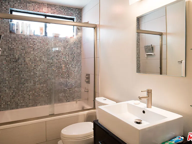 931 N Alfred St #306 — Photo 23