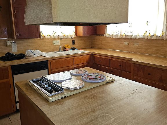 5th image of 304 Sutherland Dr