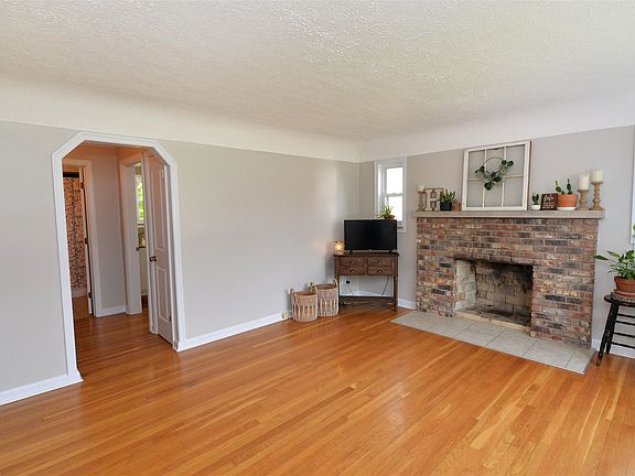 2nd image of 21 Woodland Ave