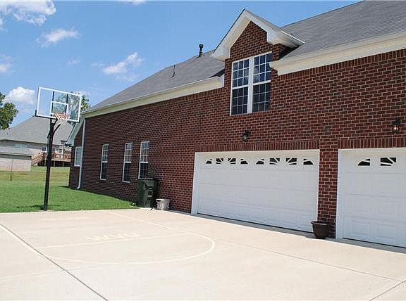 3rd image of 1020 Pittman Dr