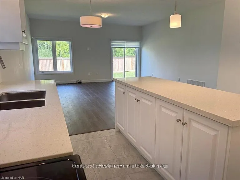 11 Beachwalk Cres — Photo 12