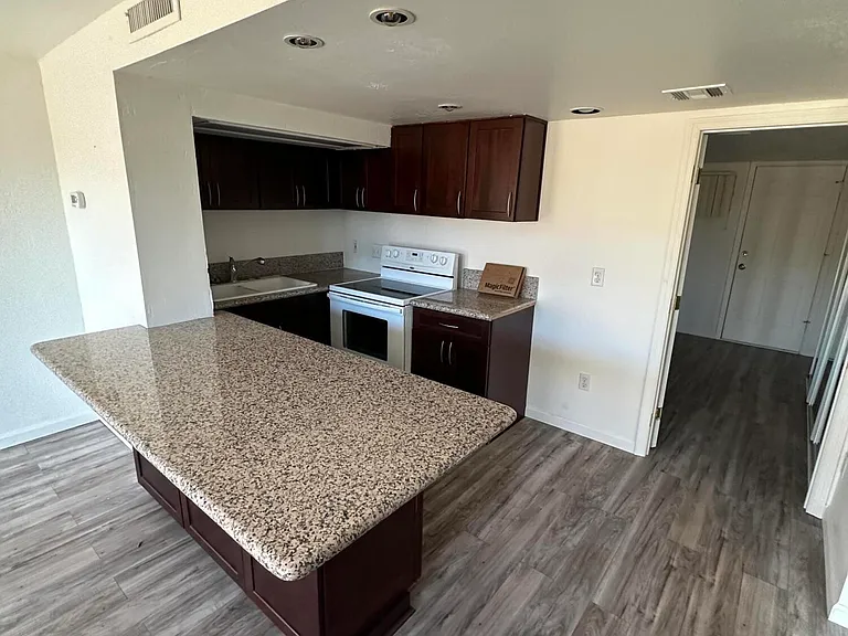 89 Acoma Blvd N #3 — Photo 6