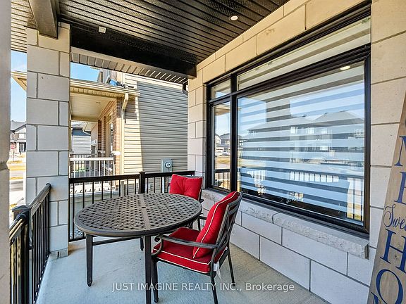 4th image of 32 Edenbridge Ct
