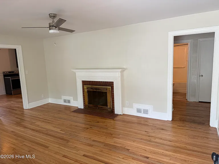 110 N Warren St — Photo 3