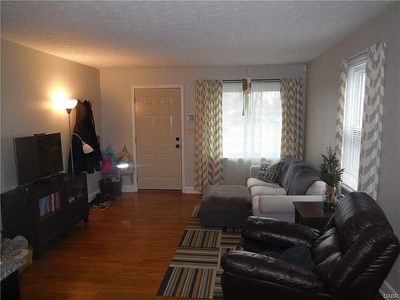 2nd image of 1661 Tremont Ave