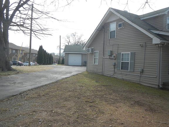 2nd image of 1868 Memorial Dr