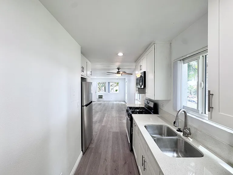 7622 Pickering Ave #A — Photo 12