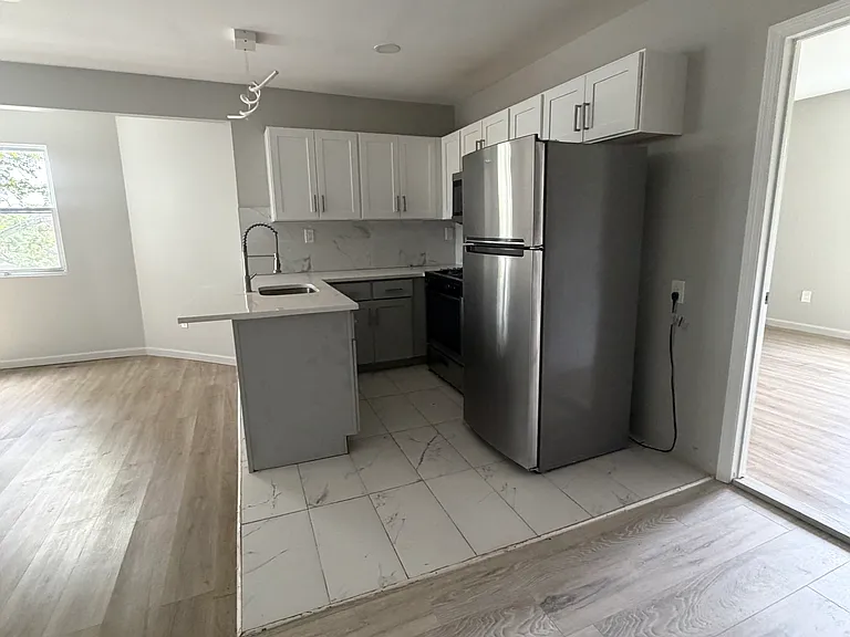 35 N 6th St #3 — Photo 1