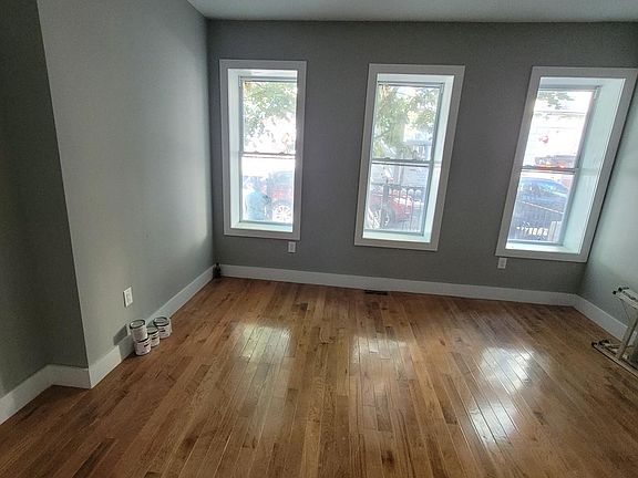 3rd image of 1252 Stratford Ave #3