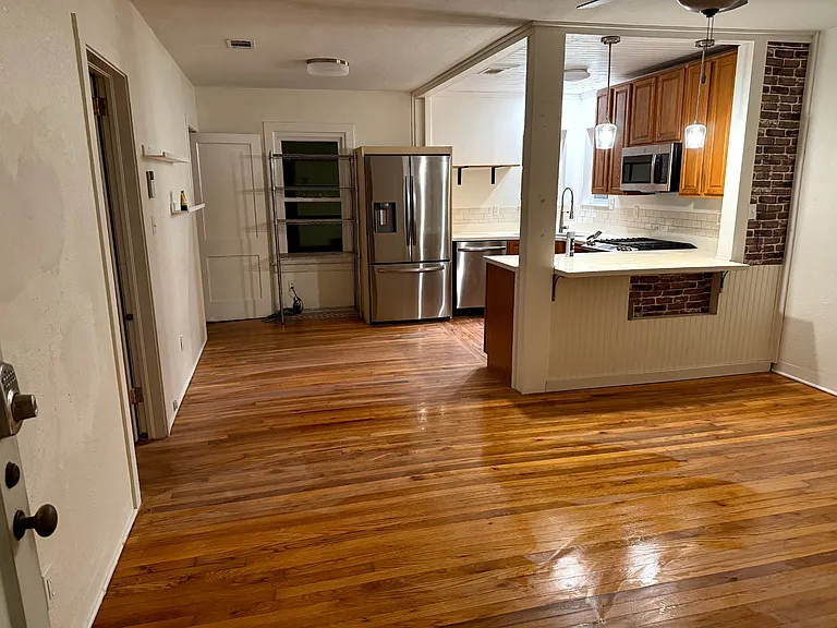622 W 10th Ave — Photo 3