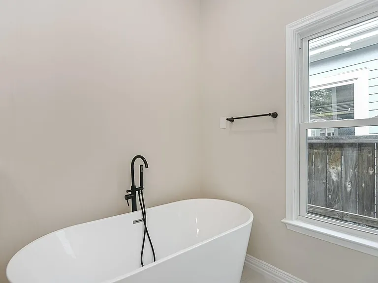 2902 Houston Ave — Photo 17