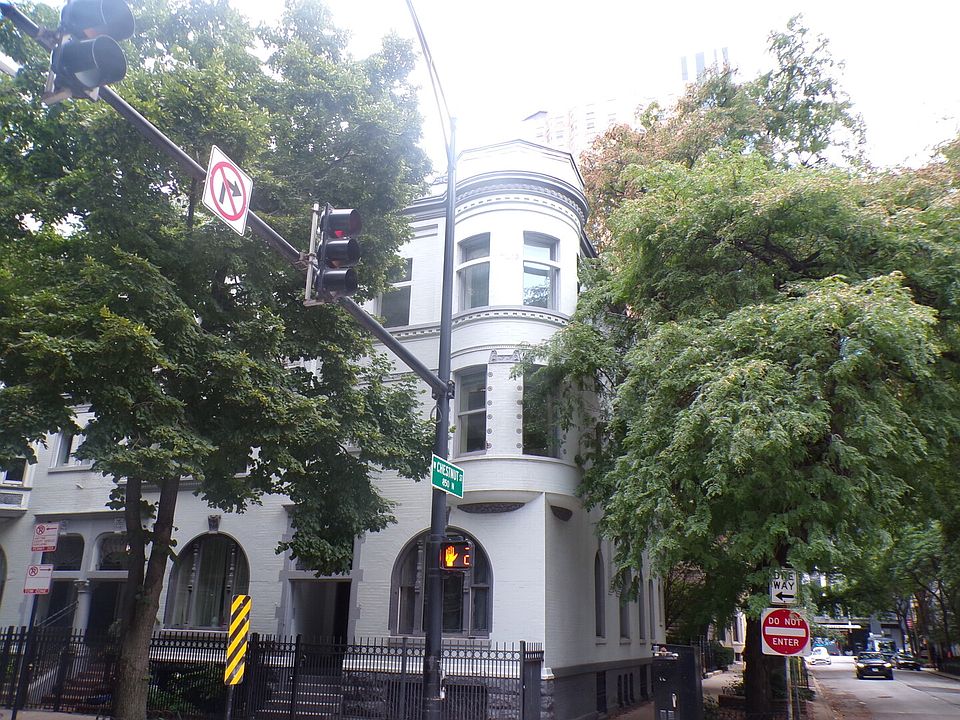 1st image of 849 N Dearborn St