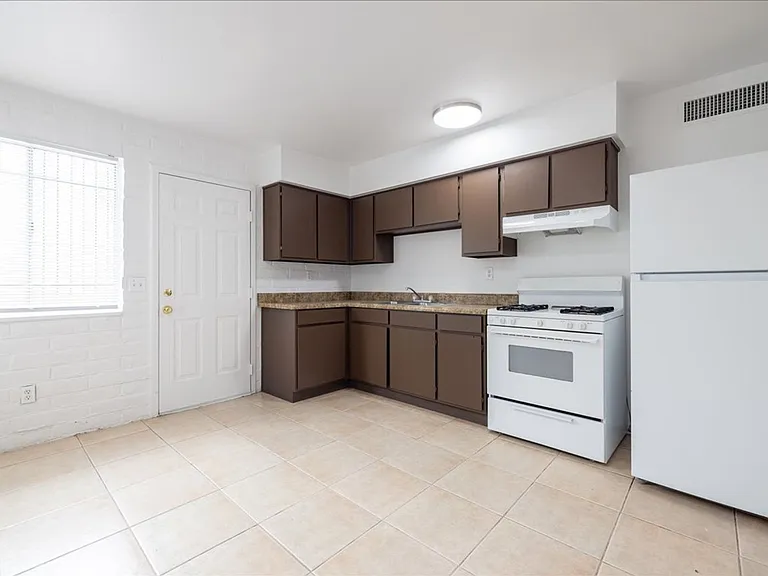 217-231 W Rillito St — Photo 10