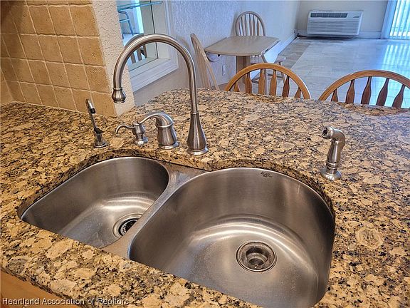 5th image of 207 Golf Villas Ct NW