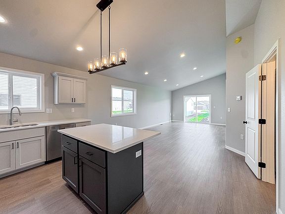 5th image of 1107 60th Ave W