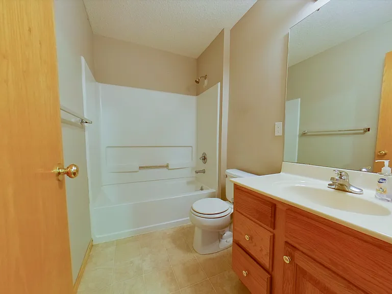 438 Butterfield Rd — Photo 8
