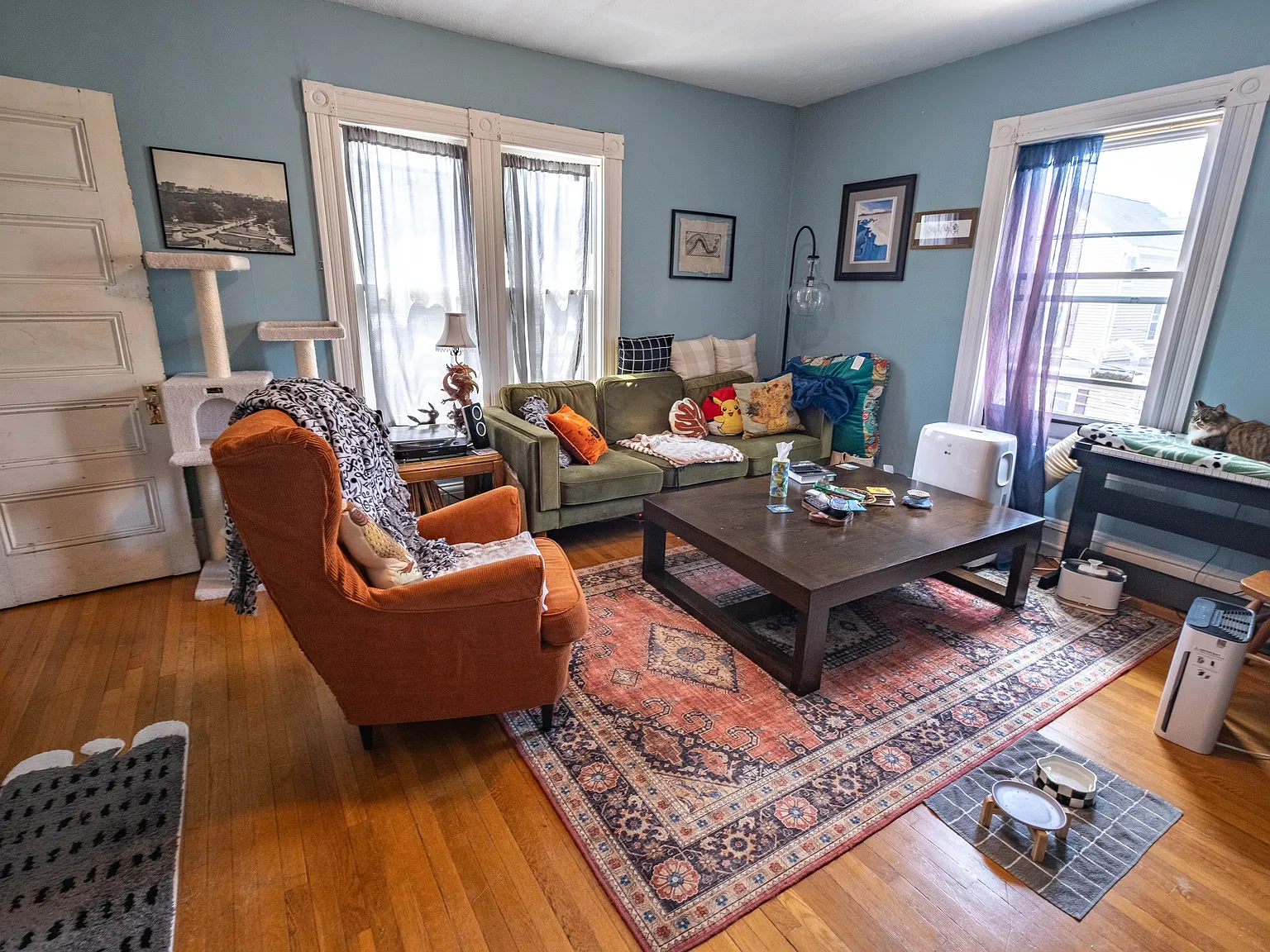 4 bed, 2100 sqft, $3,800 — Photo 1