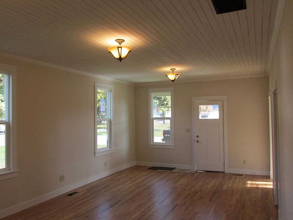 3rd image of 302 S 2nd St W