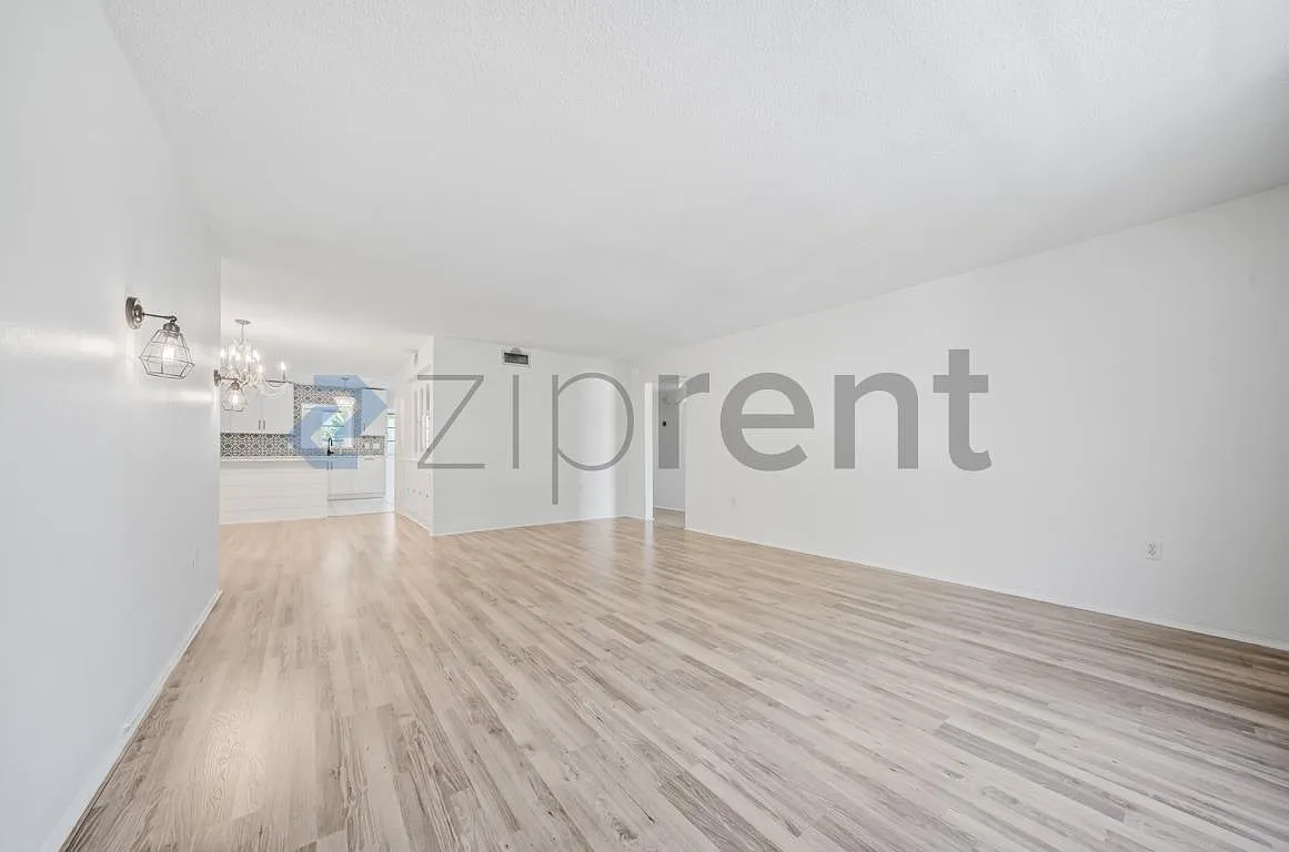 2 bed, 1600 sqft, $2,700 — Photo 2