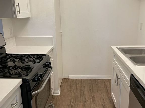 3rd image of 1020 Roswell Ave APT B