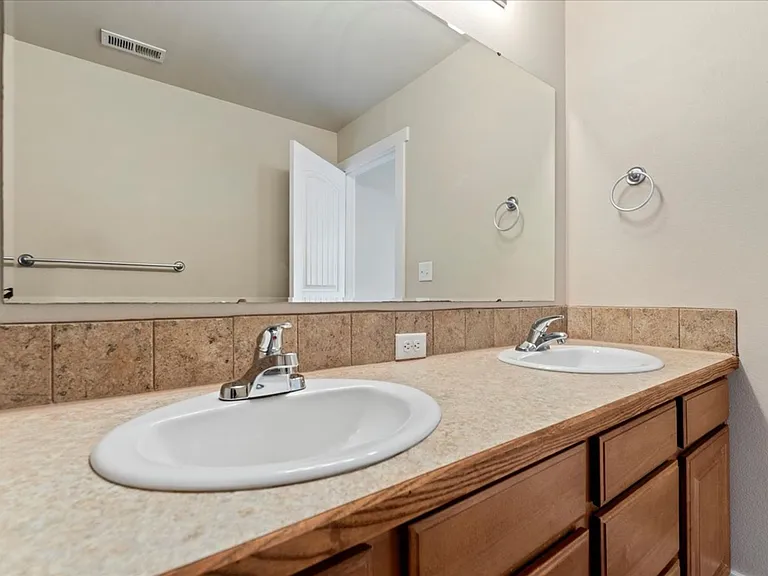 9846 W Rosecroft Ct — Photo 11