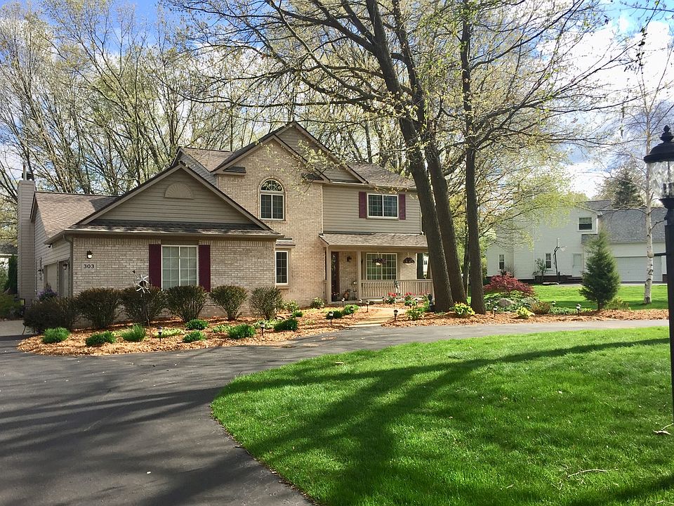2nd image of 303 River Oaks Dr
