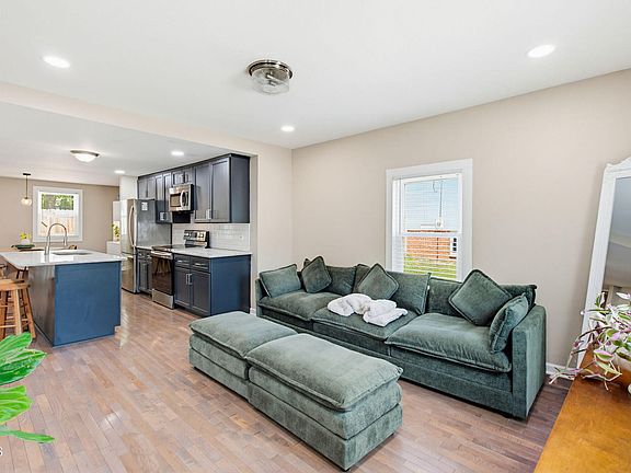 4th image of 2220 Fitzgerald Ave