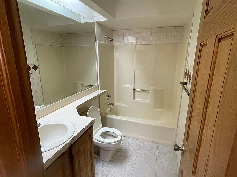 2315 43rd Avenue Ct — Photo 5
