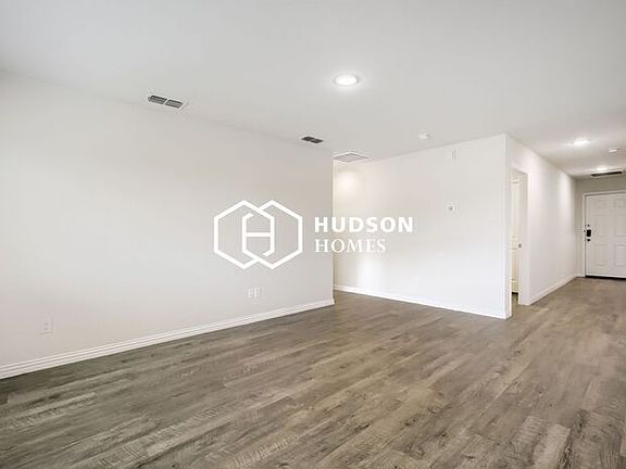 3rd image of 2402 Abigail Ln