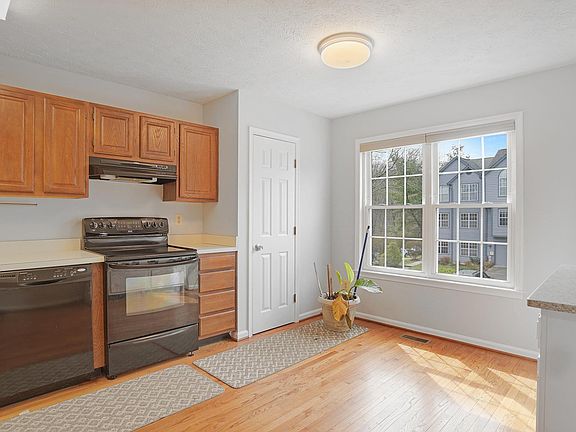 3rd image of 1847 Whites Ferry Pl