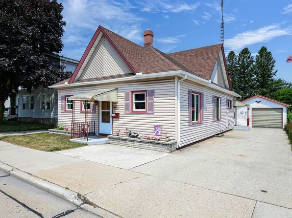 1514 22nd St, Two Rivers, WI 54241