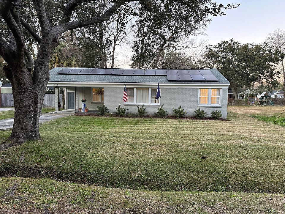 Front of House from Pinecrest
