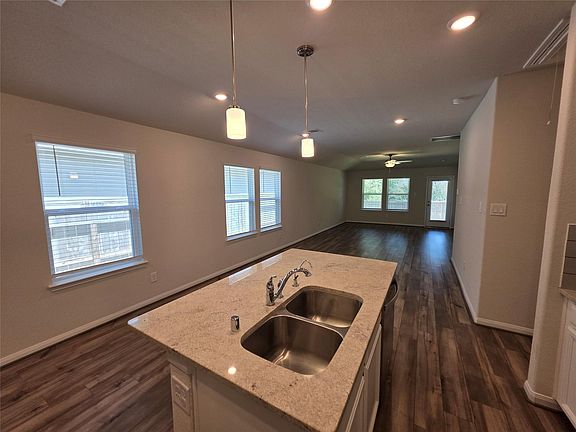 5th image of 221 Harper Ridge Dr