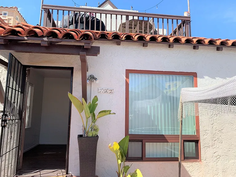 732-734 Zanzibar Ct — Photo 2
