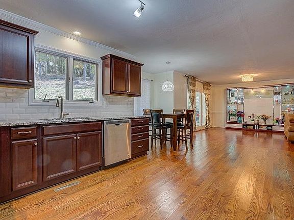 2nd image of 5625 Orchard Valley Cir