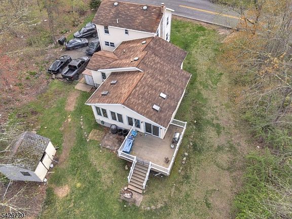 4th image of 213 Sand Shore Rd
