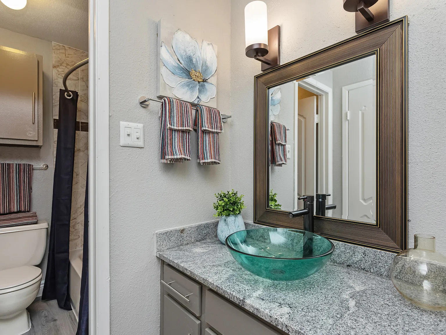 Del Mar Apartments — Photo 4
