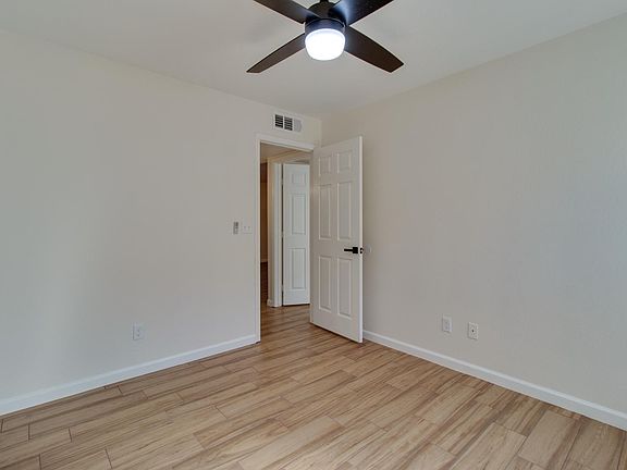 4th image of 19141 N 75th Dr