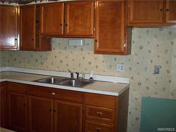 5th image of 3815 Lynn Dr