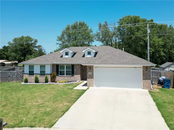 1512 Leah St, Gentry, AR 72734