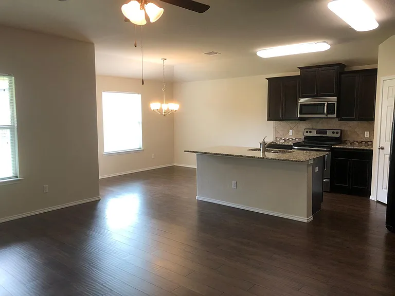 2809 Skinner Dr — Photo 3