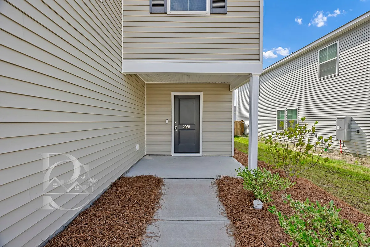Building Photo - 2058 Mapleton Dr