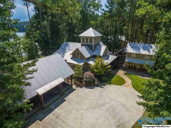 64 Clairvaux Dr, Scottsboro, AL 35769